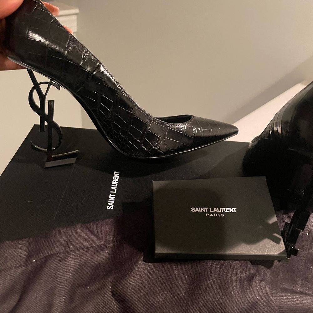Saint Laurent Black Classic Calfskin Crocodile Embossed Opyum Pumps